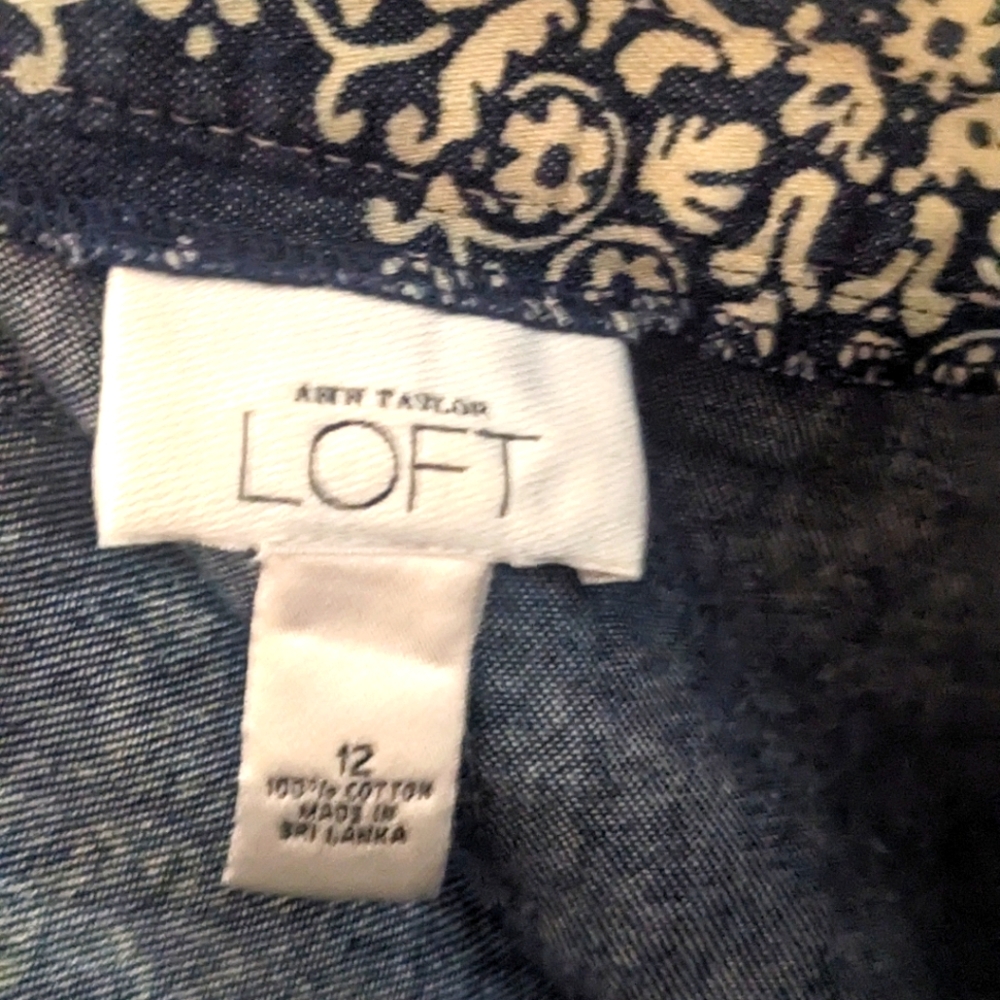 🌸 4/$10 LOFT Denim Midi A-line Skirt w/ White Floral Pattern - Picture 4 of 9
